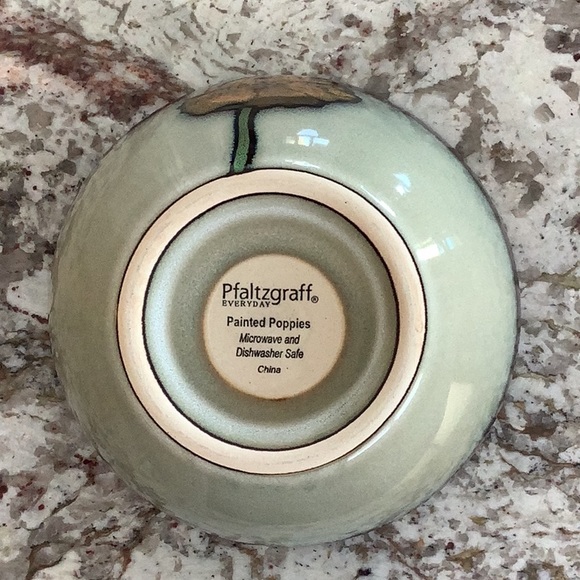 2 Pfaltzgraff Painted Poppies 24 oz soup bowls. - Picture 4 of 4